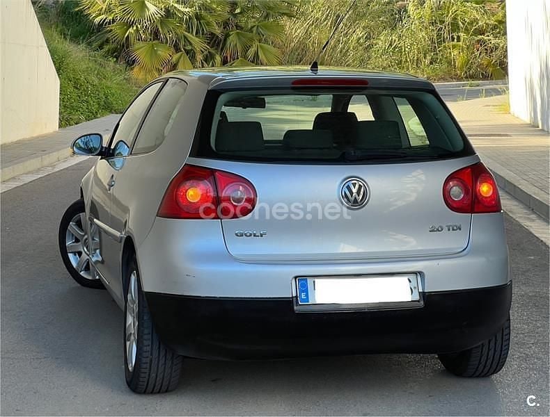 Usado VW Golf IV Highline 140 CV (102 kW) 2006 Gris / plata Berlina