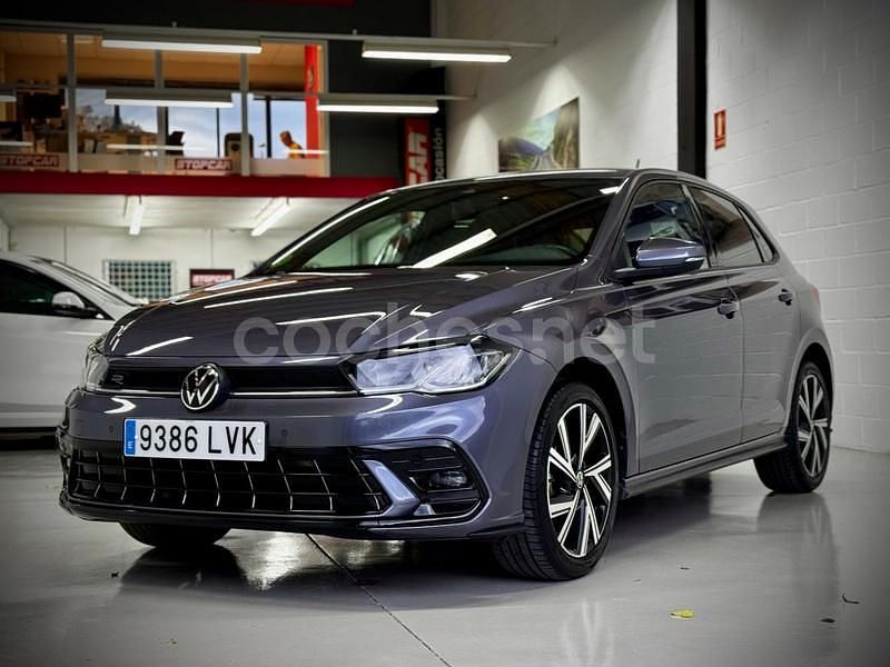Usado VW Polo R-line 95 CV (69 kW) 2022 Gris / plata Berlina