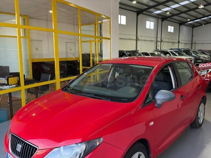 Usado Seat Ibiza Reference 90 CV (66 kW) 2012 Rojo Berlina