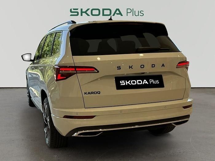 Blanco Usado 2025 Skoda Karoq SportLine SUV | 38.990 € - Imagen 1/4