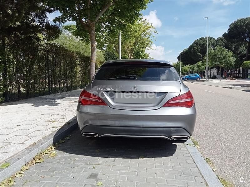 Usado Mercedes CLA200 Shooting Brake 136 CV (100 kW) 2017 Gris / plata Familiar