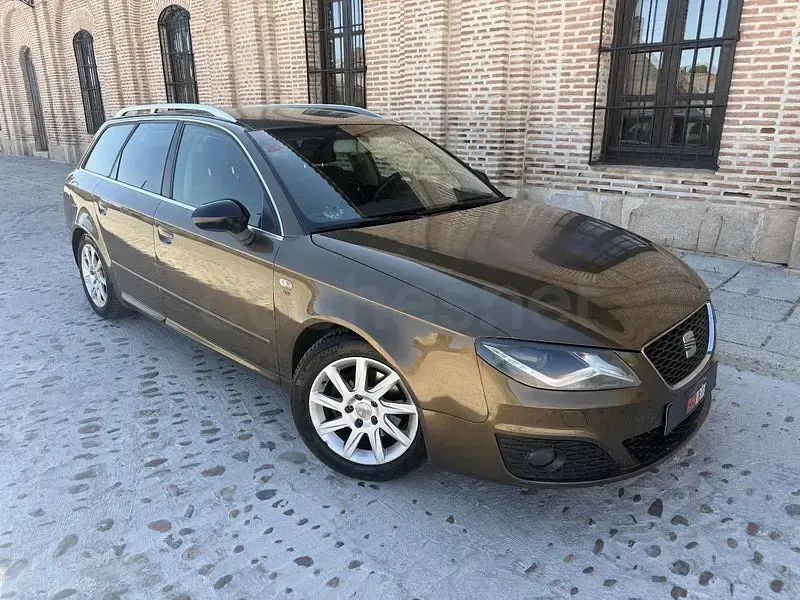 Usado Seat Exeo Ecomotive 143 CV (105 kW) 2013 Gris / plata Familiar