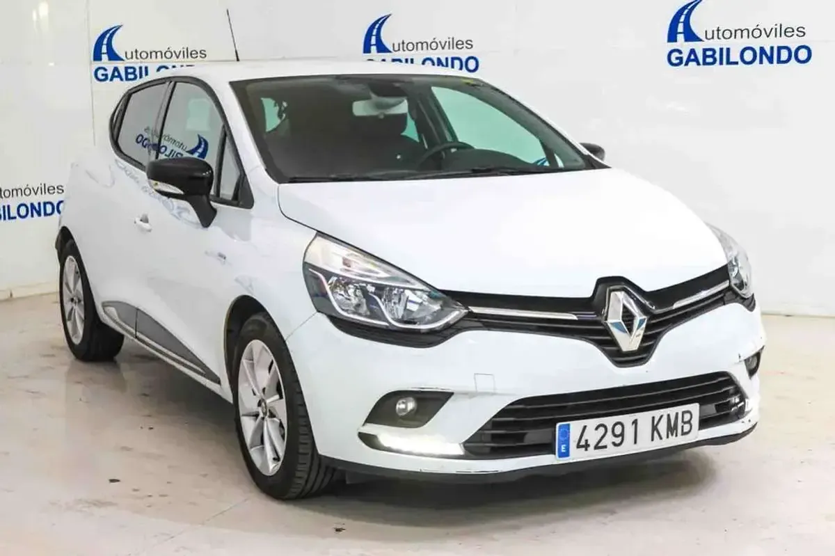Usado Renault Clio LIMITED 75 CV (55 kW) 2018 Blanco Utilitario