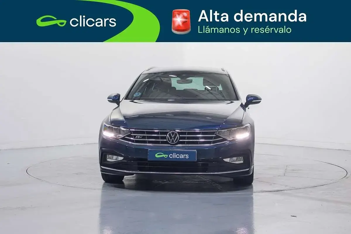 Usado VW Passat R-line 150 CV (110 kW) 2022 Azul Familiar