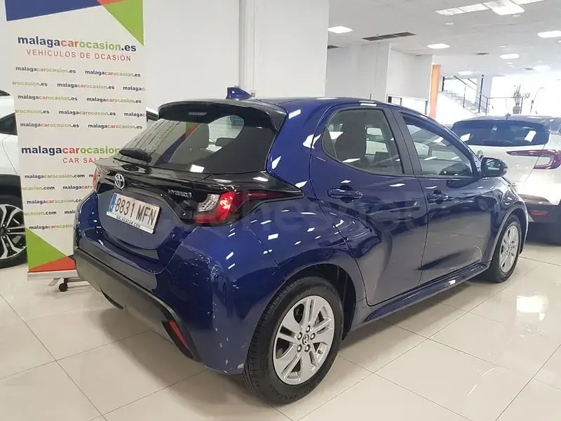 Usado Toyota Yaris Hybrid Business Edition 116 CV (85 kW) 2023 Azul Berlina