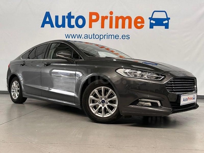 Usado Ford Mondeo Trend 120 CV (88 kW) 2017 Gris / plata Berlina