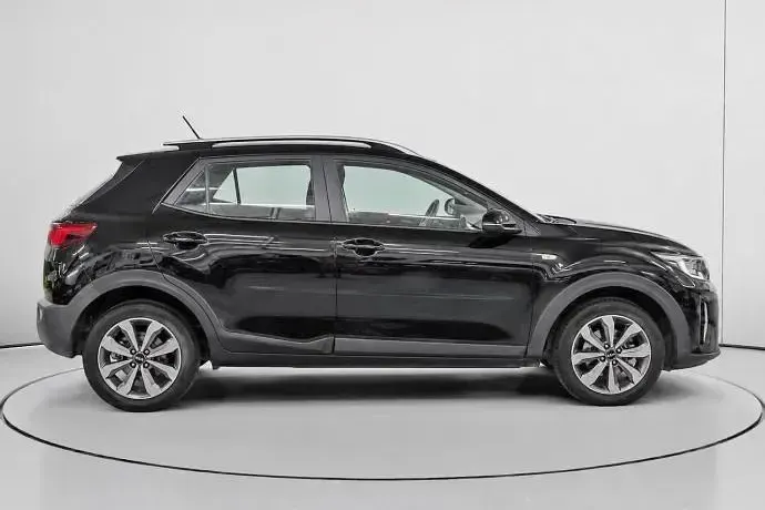 Usado Kia Stonic 100 CV (73 kW) 2022 Negro SUV