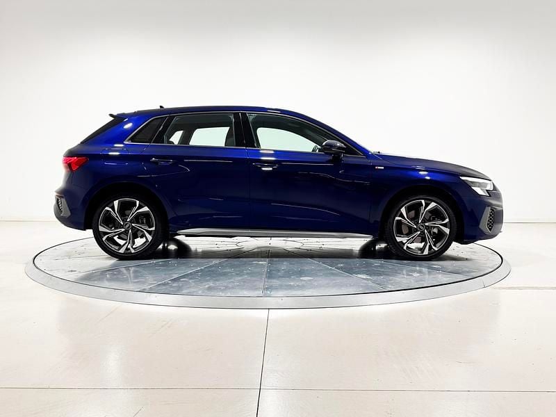 Usado Audi A3 Ambiente 150 CV (110 kW) 2024 Azul navarra metalizado Utilitario