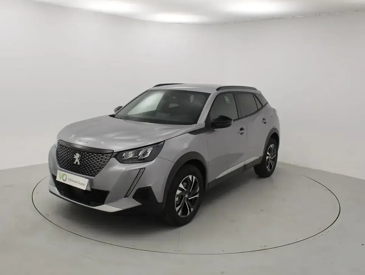 Usado Peugeot 2008 Allure 101 CV (74 kW) 2023 Gris SUV