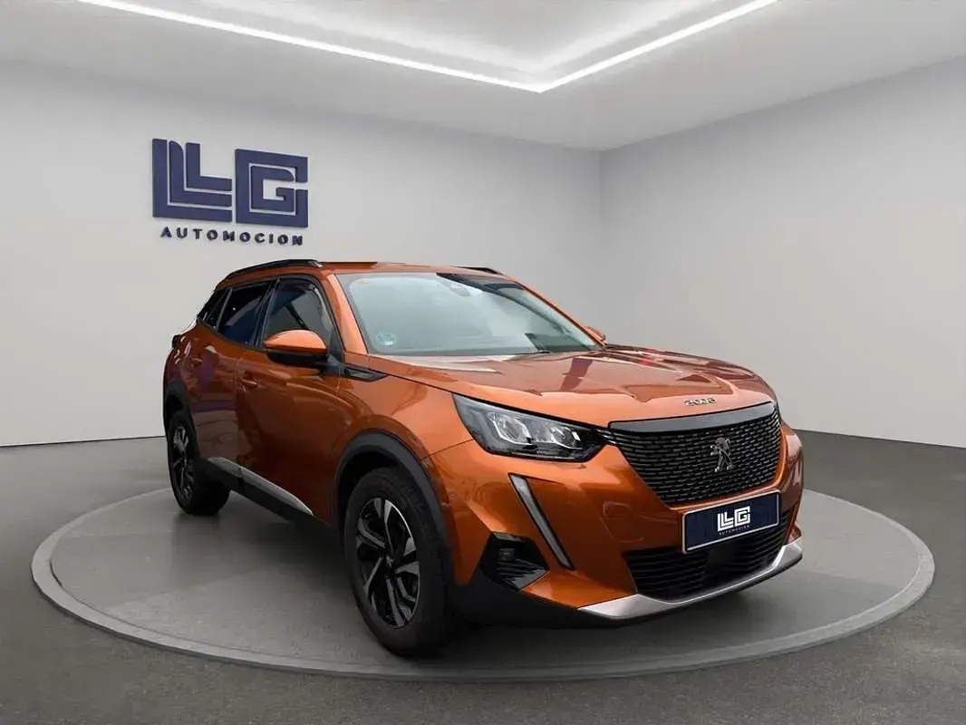 Usado Peugeot 2008 Allure 99 CV (72 kW) 2021 Naranja SUV