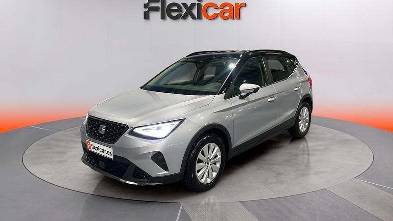 Usado Seat Arona Style 110 CV (80 kW) 2022 Gris SUV