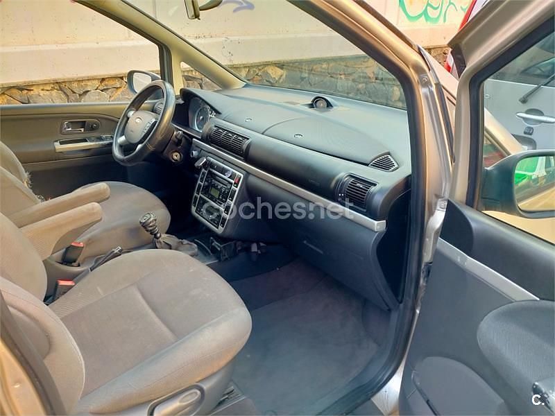 Usado Ford Galaxy Trend 145 CV (106 kW) 2004 Beige Monovolumen