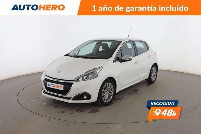 Usado Peugeot 208 Allure 82 CV (60 kW) 2018 Blanco Utilitario