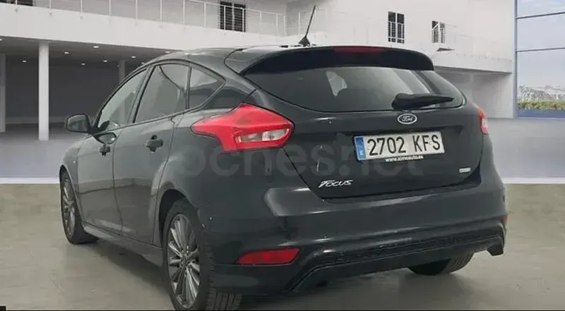 Usado Ford Focus ST-Line 125 CV (91 kW) 2017 Negro Berlina