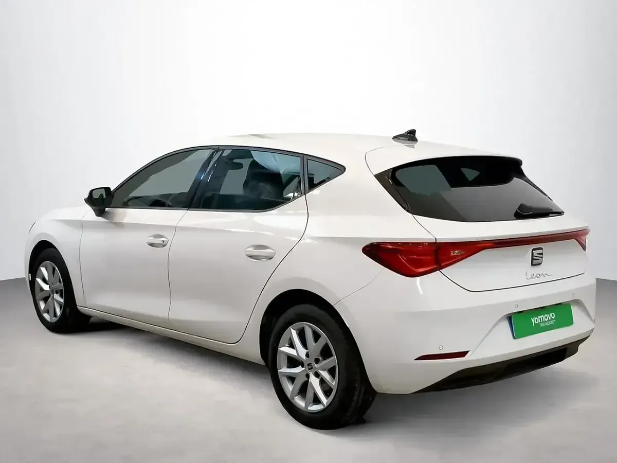 Usado Seat Leon Style 116 CV (85 kW) 2021 Blanco Utilitario