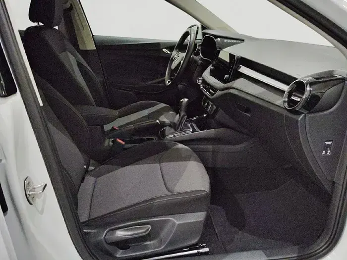 Usado Skoda Fabia Selection 95 CV (69 kW) 2024 Blanco Utilitario