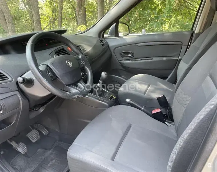 Usado Renault Scénic III Dynamique 110 CV (80 kW) 2011 Gris / plata Monovolumen