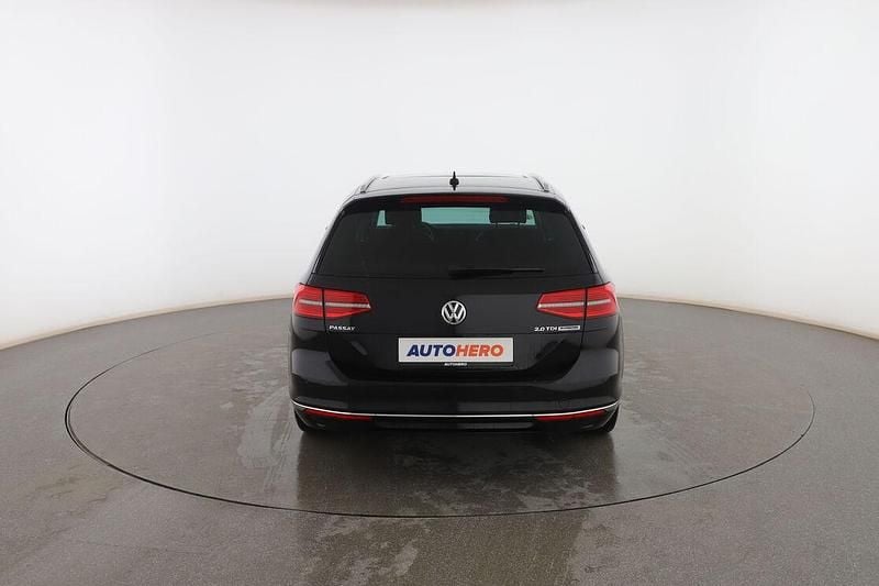Usado VW Passat Sport 150 CV (110 kW) 2015 Negro Familiar