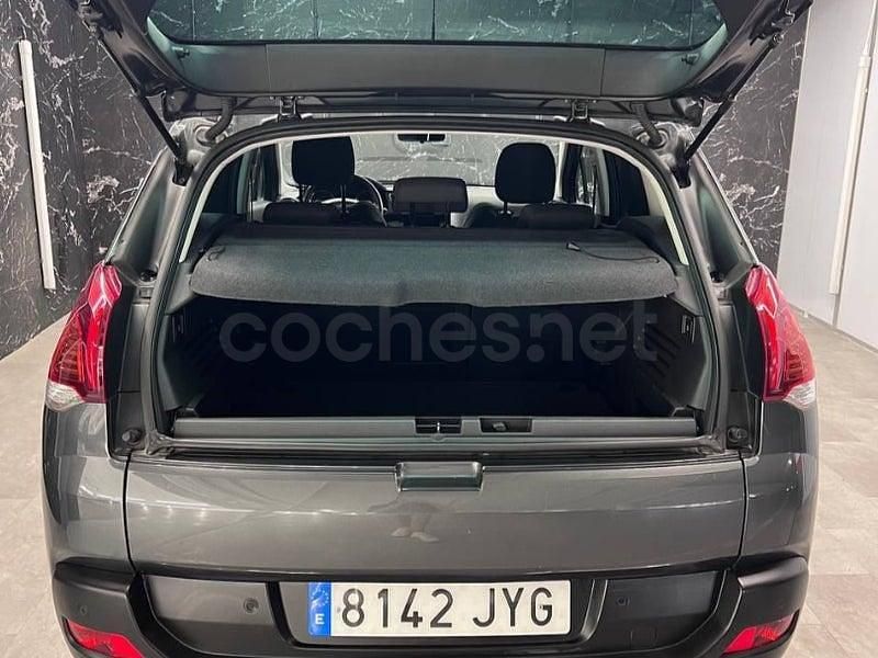 Usado Peugeot 3008 Access 120 CV (88 kW) 2014 Gris / plata Familiar