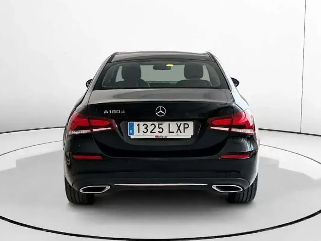 Usado Mercedes A180 116 CV (85 kW) 2022 Negro Berlina