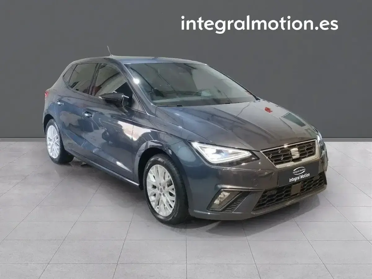 Usado Seat Ibiza FR 115 CV (84 kW) 2024 Gris Utilitario