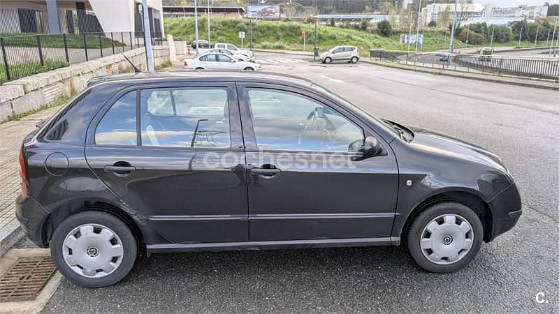 Negro Usado 2004 Skoda Fabia Berlina | 1700 € (Buen precio) - Imagen 1/4