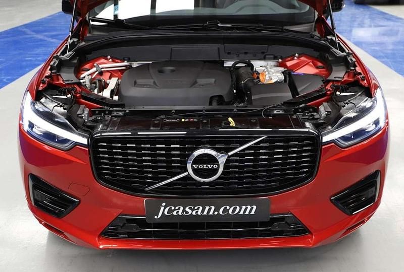 Usado Volvo XC60 R-Design 351 CV (258 kW) 2021 Granate SUV