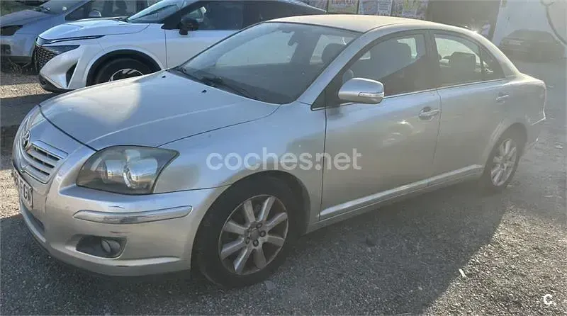 Usado Toyota Avensis Sol 116 CV (85 kW) 2006 Gris / plata Berlina
