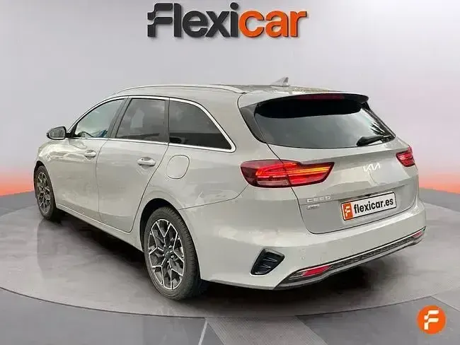 Usado Kia Ceed 100 CV (73 kW) 2025 Beige Utilitario