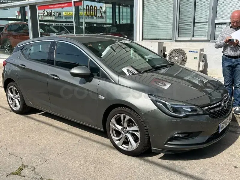 Usado Opel Astra Excellence 110 CV (80 kW) 2017 Gris / plata Berlina