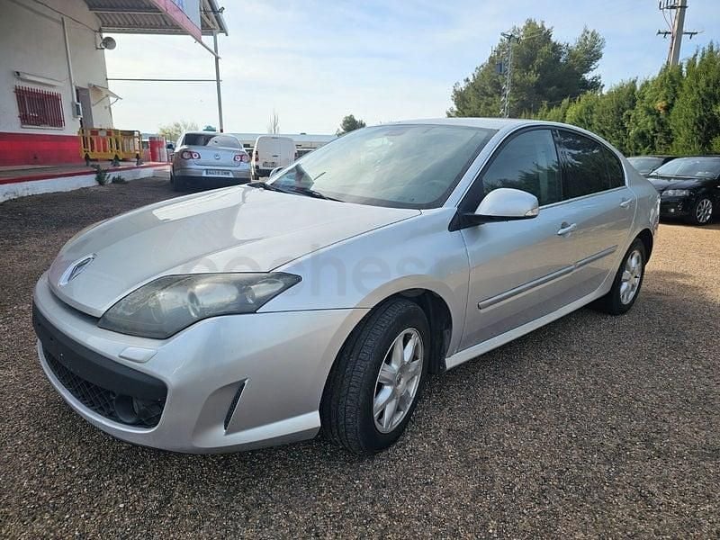 Usado Renault Laguna III Authentique 110 CV (80 kW) 2010 Gris / plata Berlina