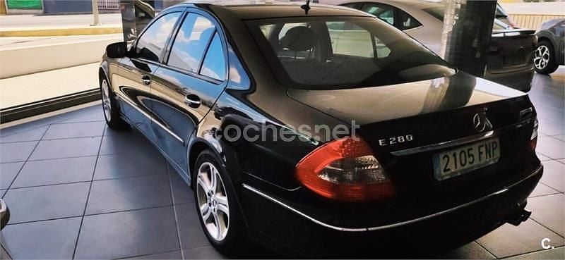 Usado Mercedes E280 Avantgarde 231 CV (169 kW) 2007 Granate Berlina
