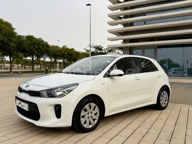 Usado Kia Rio 84 CV (61 kW) 2020 Blanco Berlina