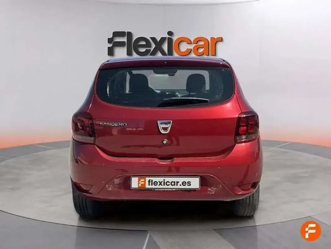 Usado Dacia Sandero Comfort 101 CV (74 kW) 2020 Burdeos Utilitario
