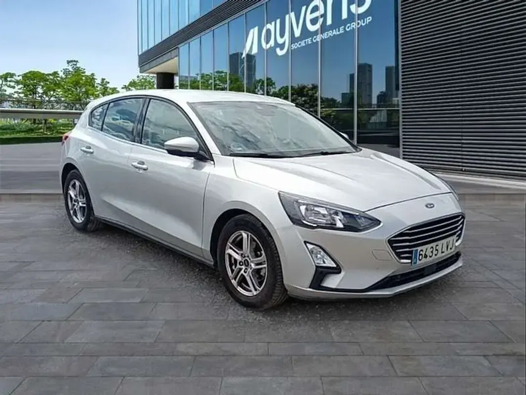 Usado Ford Focus Trend+ 125 CV (91 kW) 2021 Plateado Utilitario