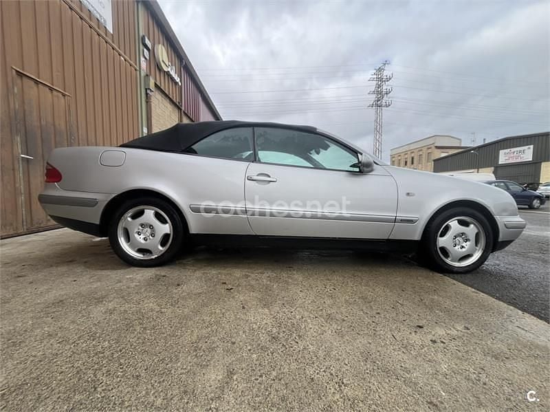 Usado Mercedes CLK230 Elegance 193 CV (141 kW) 1999 Gris / plata Descapotable