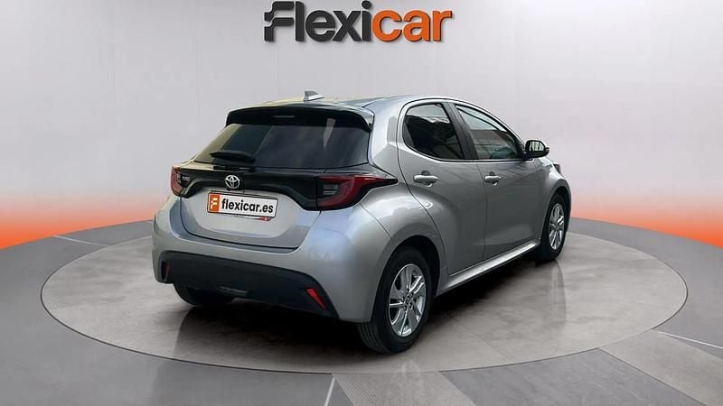 Usado Toyota Yaris Edition 125 CV (91 kW) 2022 Gris Utilitario
