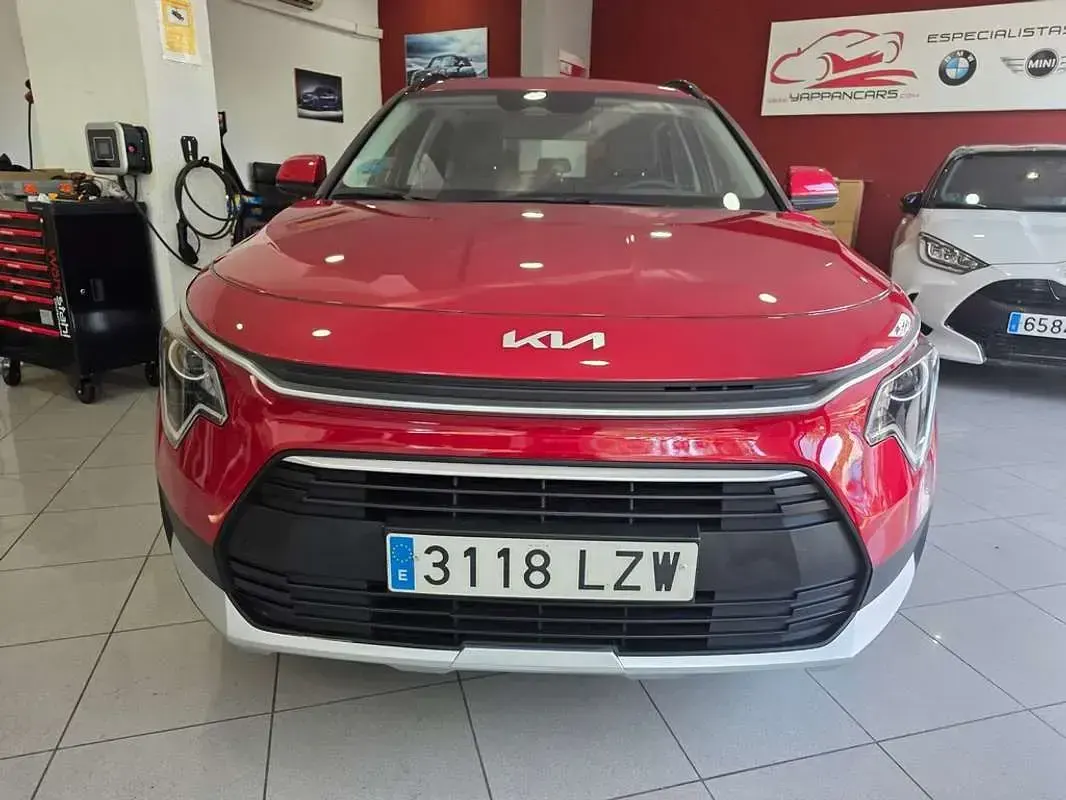 Usado Kia Niro 141 CV (103 kW) 2022 Rojo SUV