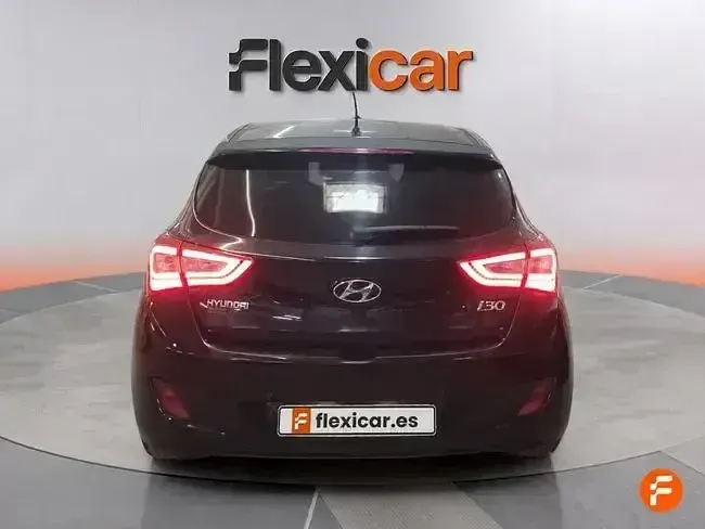 Usado Hyundai i30 Blackline 110 CV (80 kW) 2016 Negro Berlina