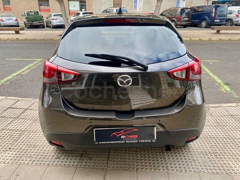 Usado Mazda 2 90 CV (66 kW) 2018 Marrón Berlina