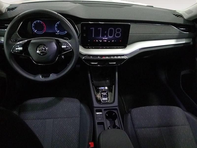 Usado Skoda Octavia Selection 150 CV (110 kW) 2025 Blanco Berlina