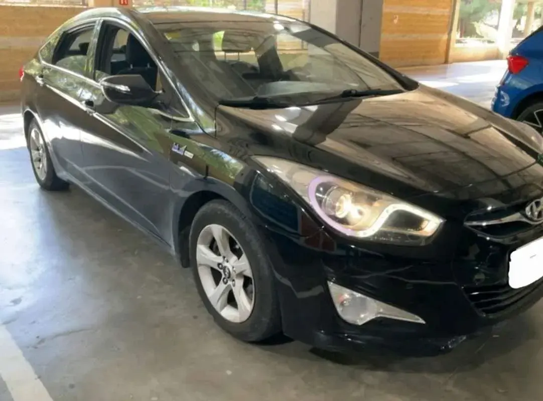 Usado Hyundai i40 136 CV (100 kW) 2013 Negro Berlina