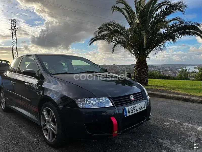 Usado Fiat Stilo Abarth 170 CV (125 kW) 2003 Negro Berlina