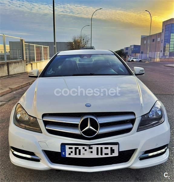 Usado Mercedes C220 170 CV (125 kW) 2012 Blanco Coupe