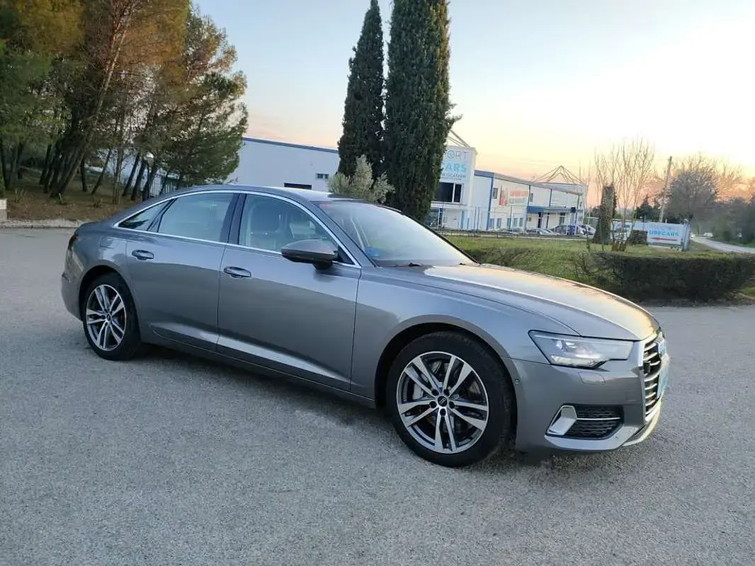 Usado Audi A6 Exclusive 299 HP (219 kW) 2021 Cinzento Sedan