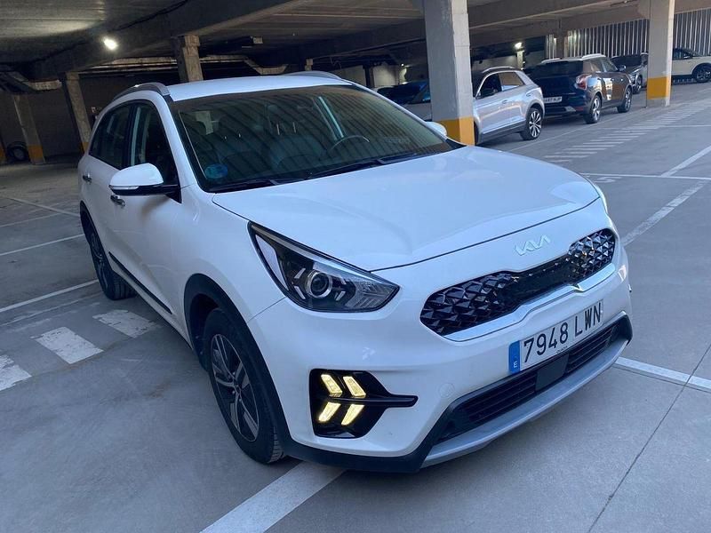 Usado Kia Niro 141 CV (103 kW) 2022 Blanco SUV