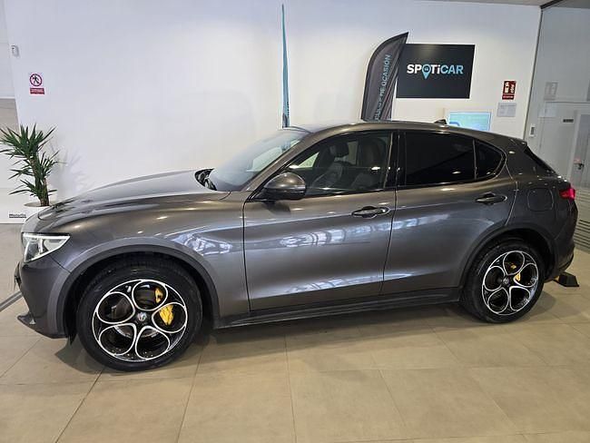 Usado Alfa Romeo Stelvio Executive 210 CV (154 kW) 2019 Gris SUV