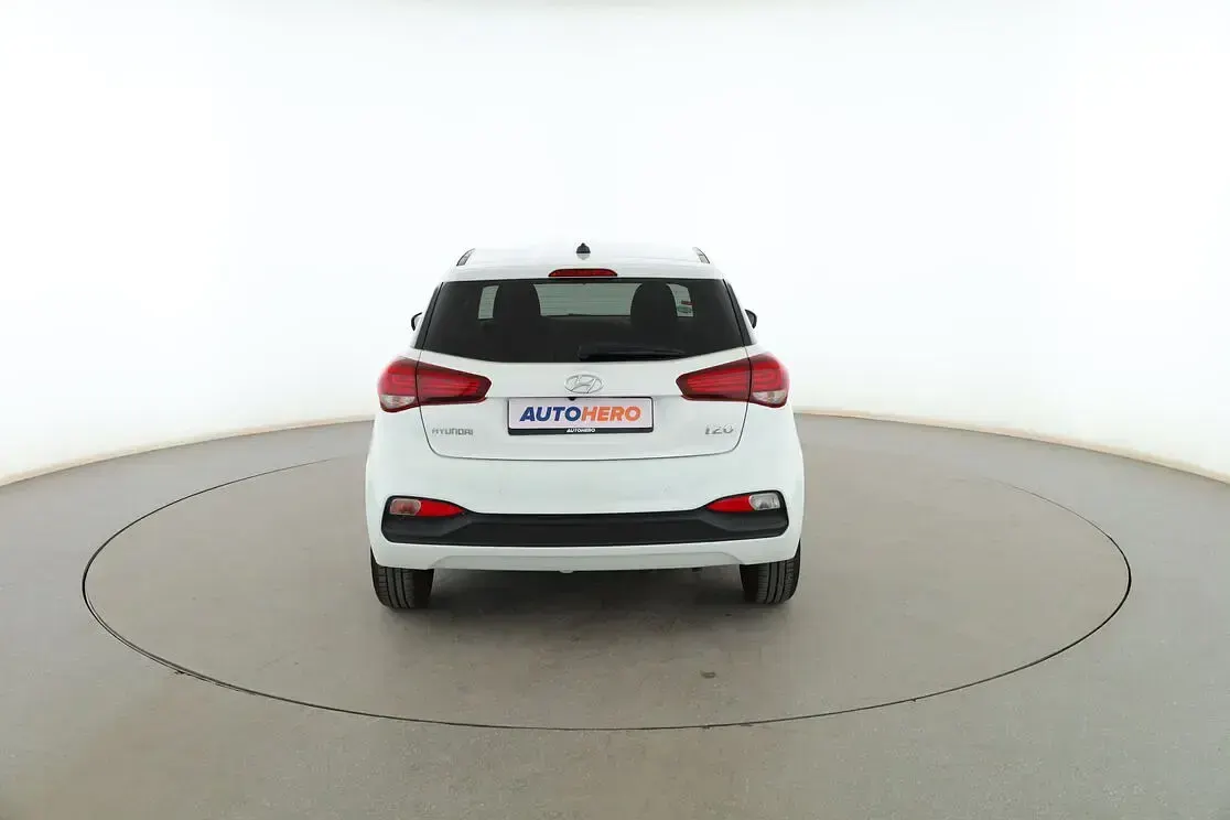 Usado Hyundai i20 85 CV (62 kW) 2020 Blanco Utilitario