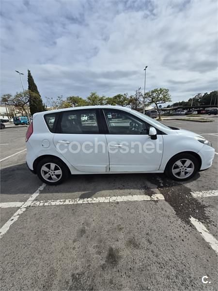 Usado Renault Scénic III Expression 105 CV (77 kW) 2009 Blanco Monovolumen