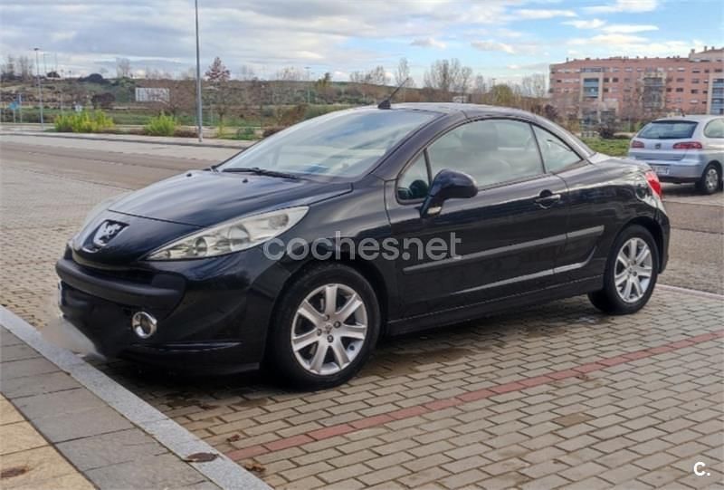 Negro Usado 2008 Peugeot 207 CC Descapotable | 4400 € (Precio justo) - Imagen 1/4